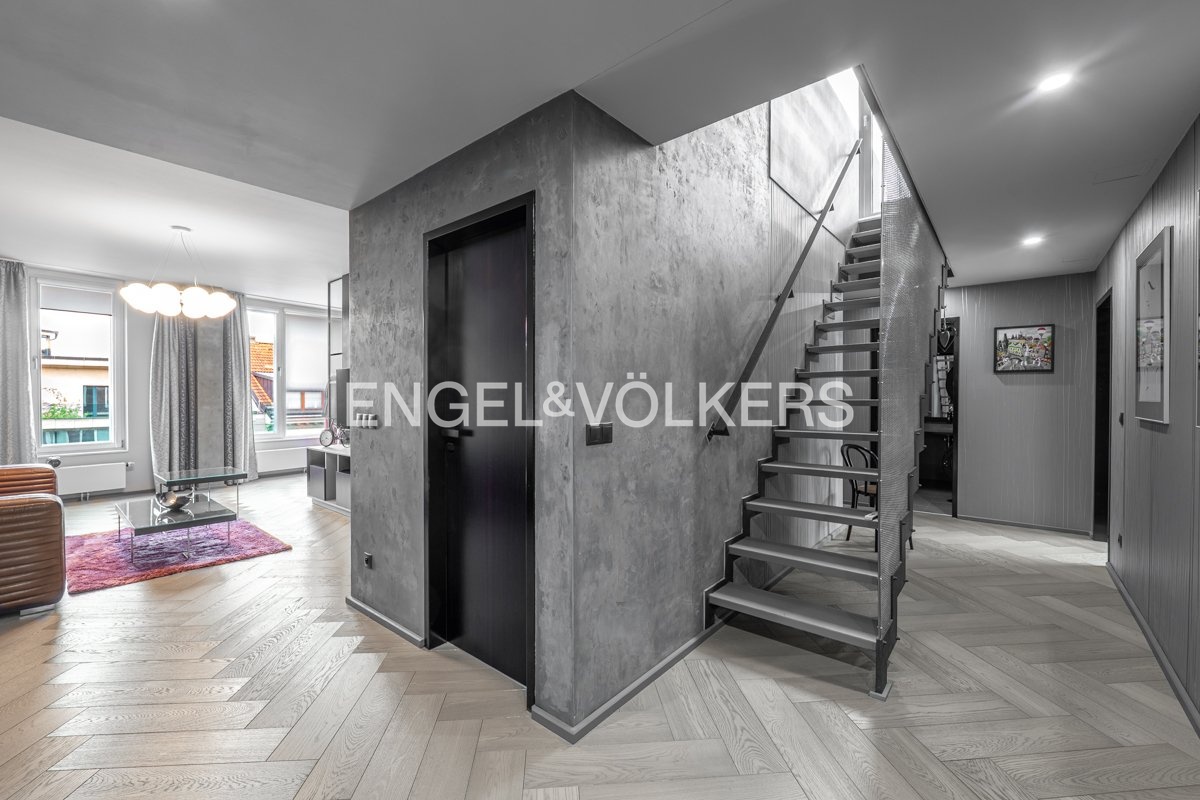 12-P1357107-HDR_web