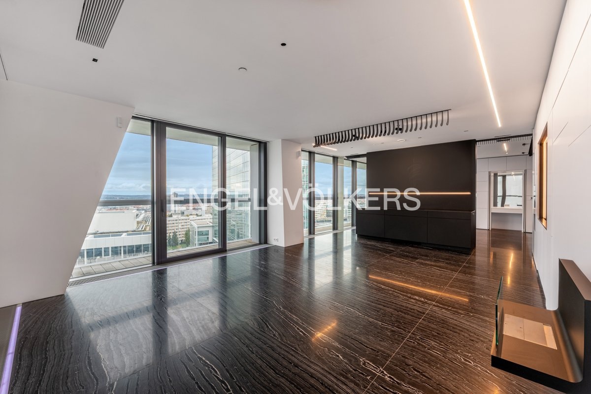 12-P1412844-HDR_web