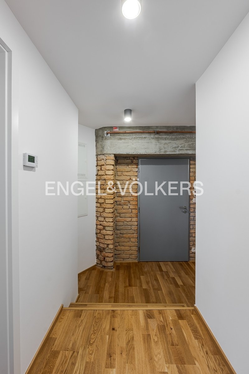 P1401233-2_web