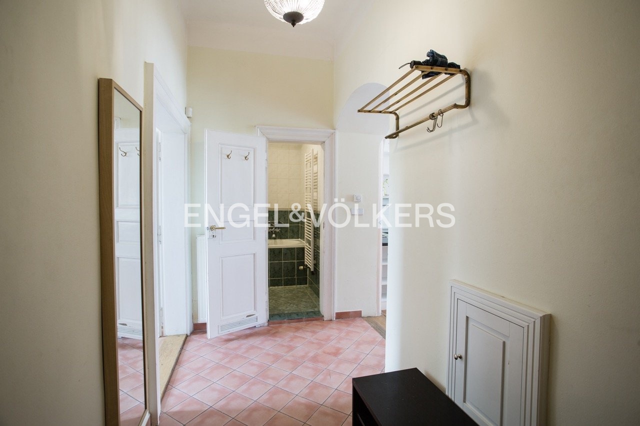 11_Flat 18 - Corridor Large