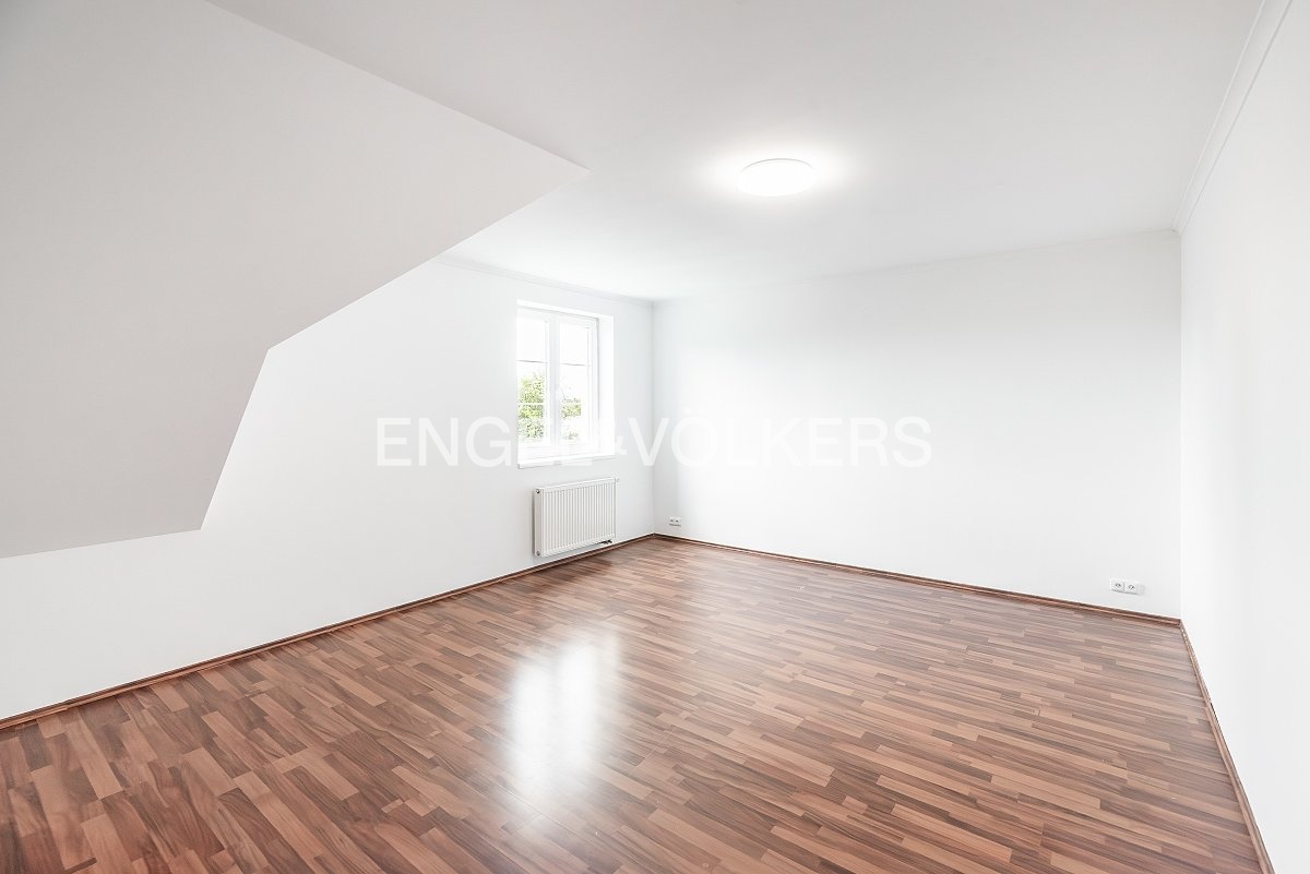 Pronájem rodinného domu 185 m² – pohled 6