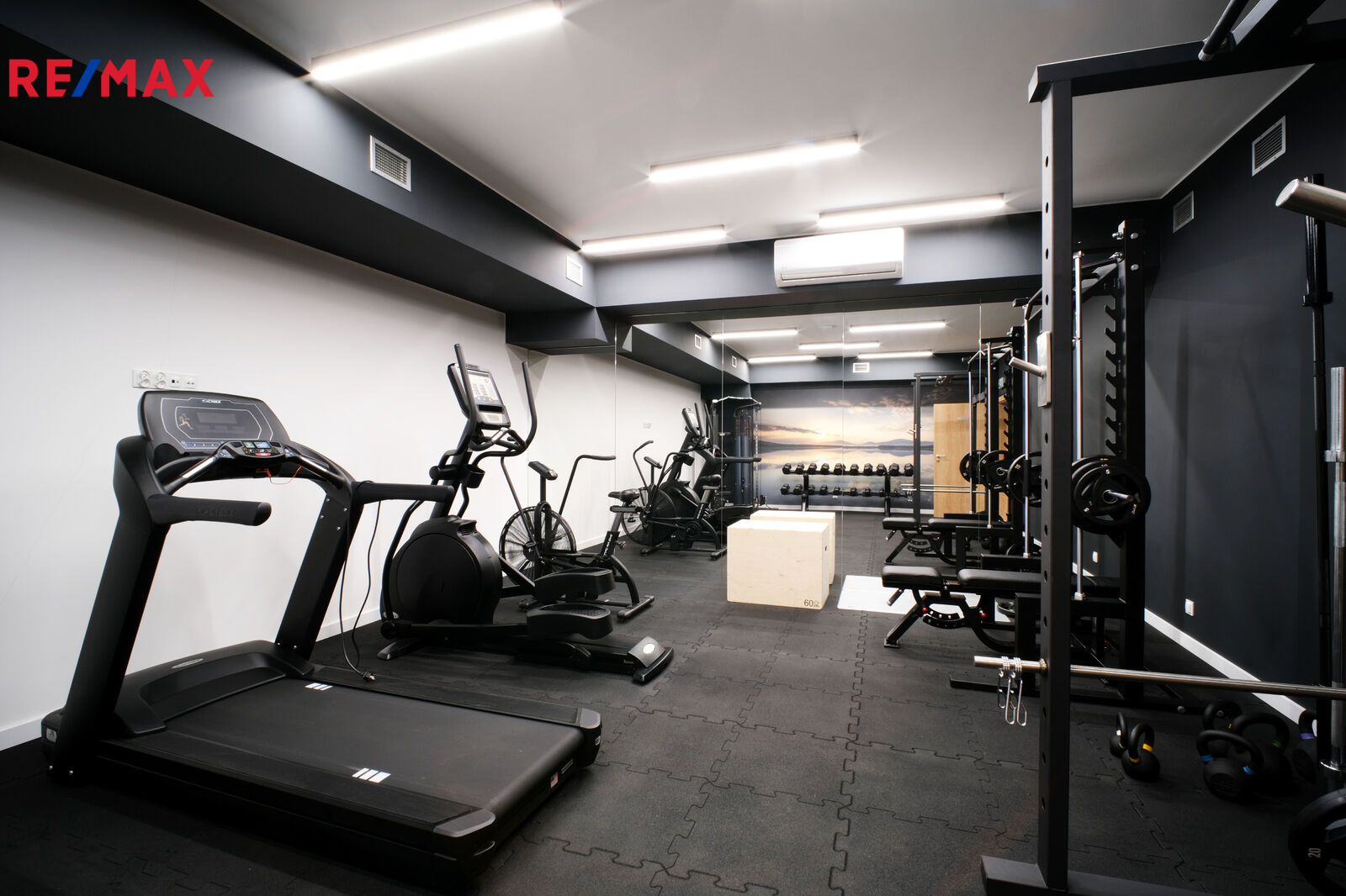 +420 776 335 999, ladislav.urbancik@re-max.cz