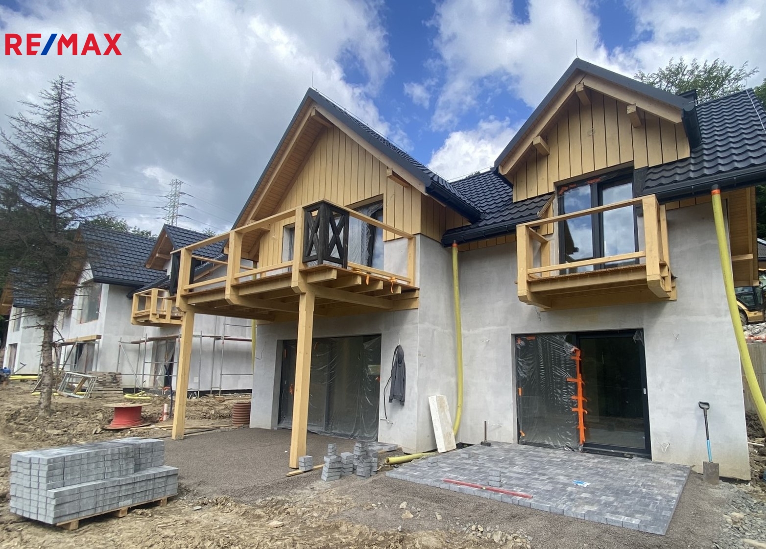 +420 776 335 999, ladislav.urbancik@re-max.cz