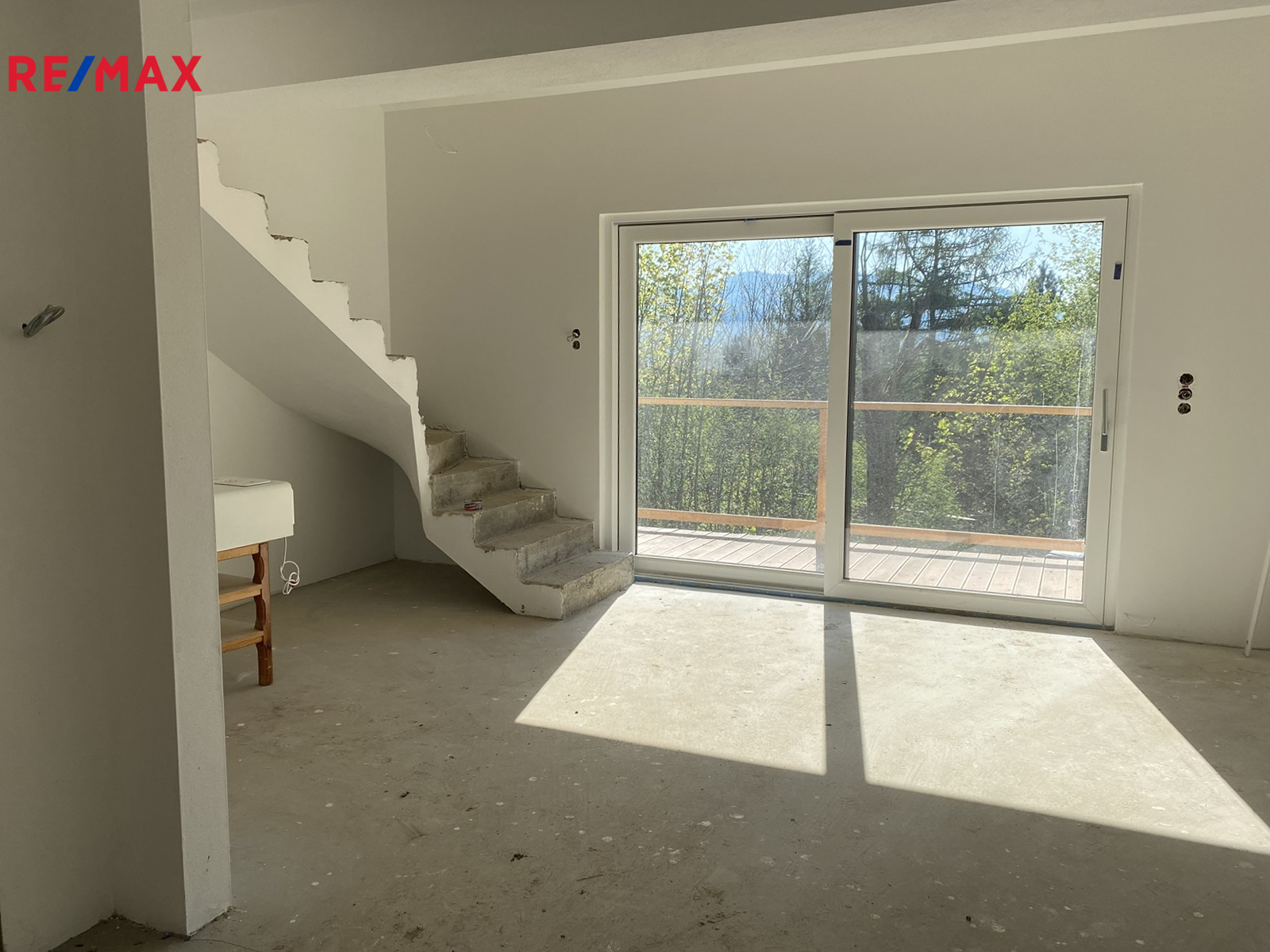 +420 776 335 999, ladislav.urbancik@re-max.cz