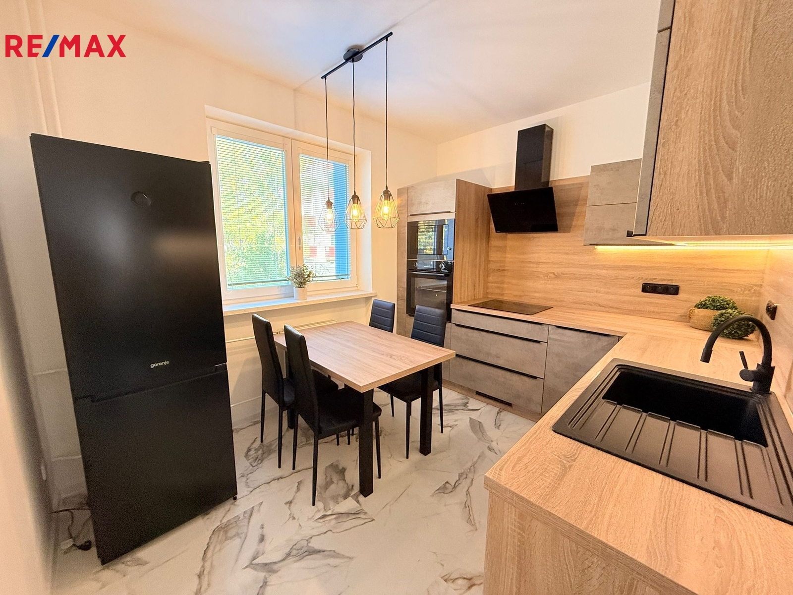 +420 604 191 744 I denisa.myslivcova@re-max.cz