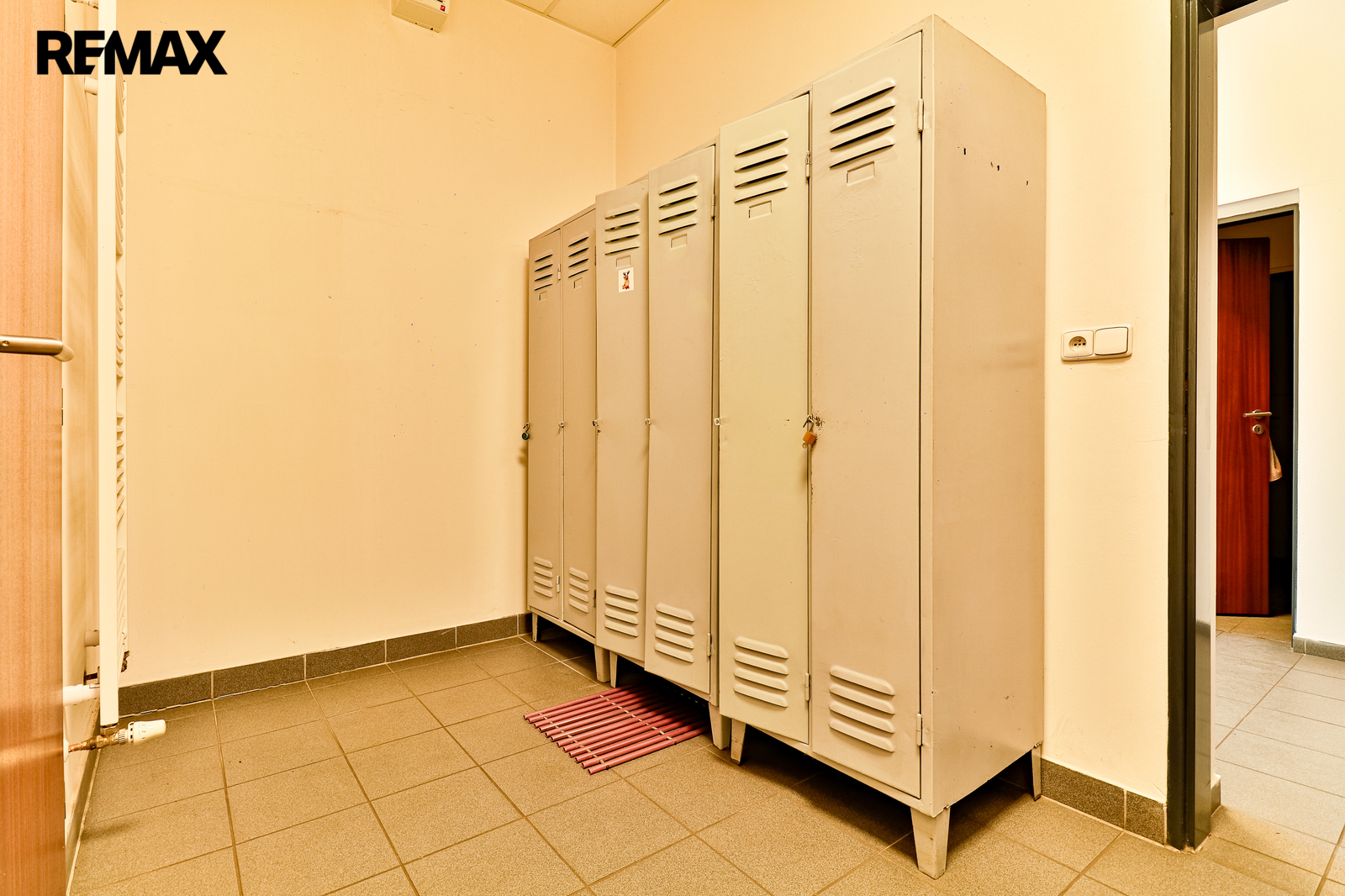 +420 739 604 767 I vaclav.adamcik@re-max.cz I pron