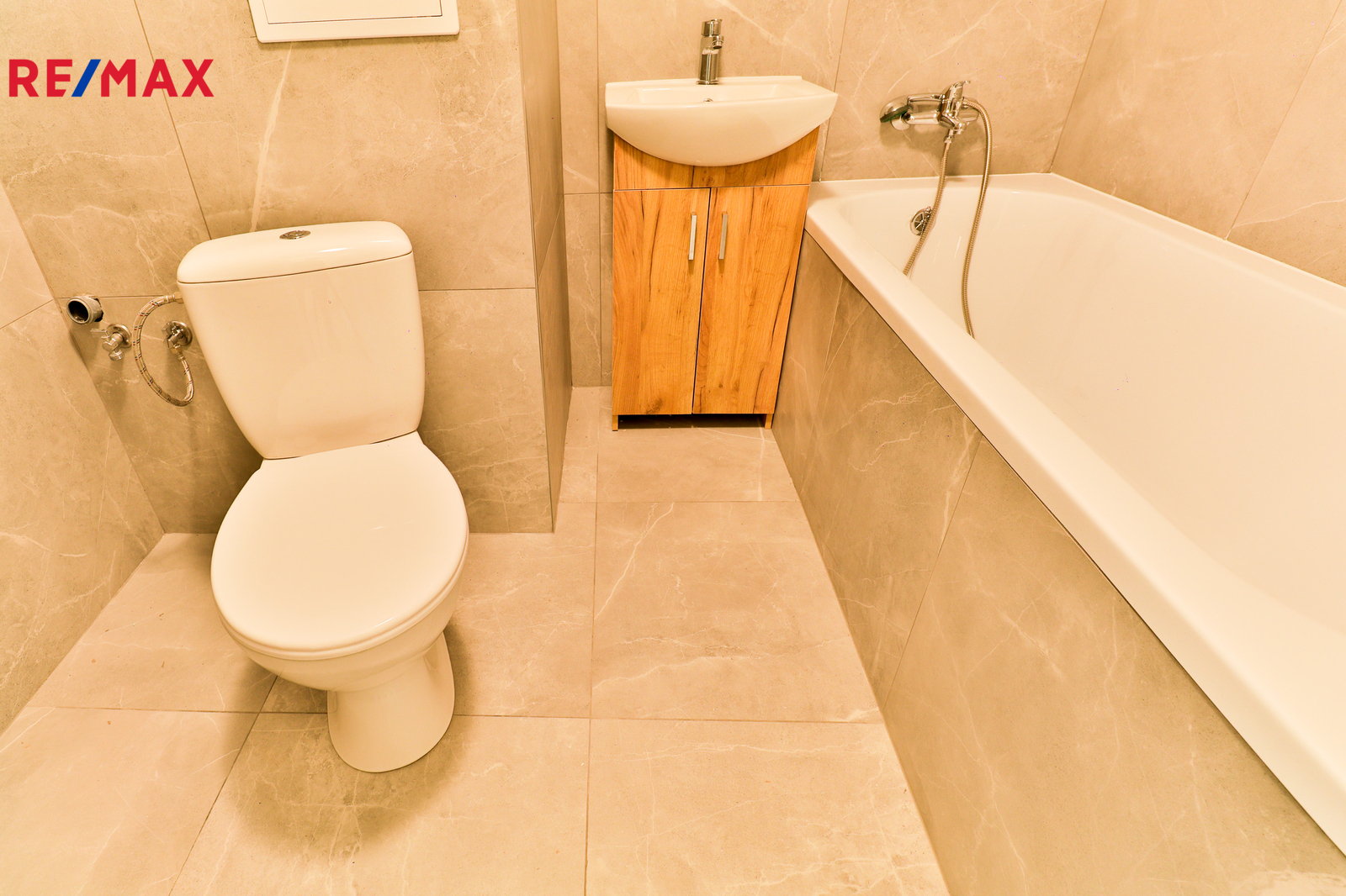 +420 739 604 767 I www.vaclavadamcik.cz I vaclav.a