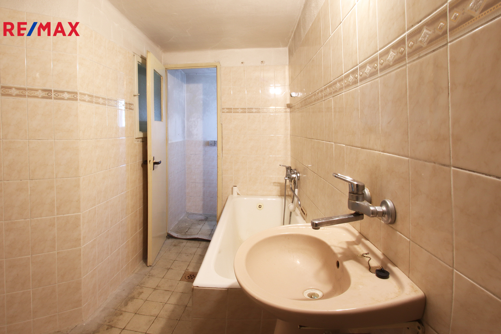 +420 604 191 744 I denisa.myslivcova@re-max.cz