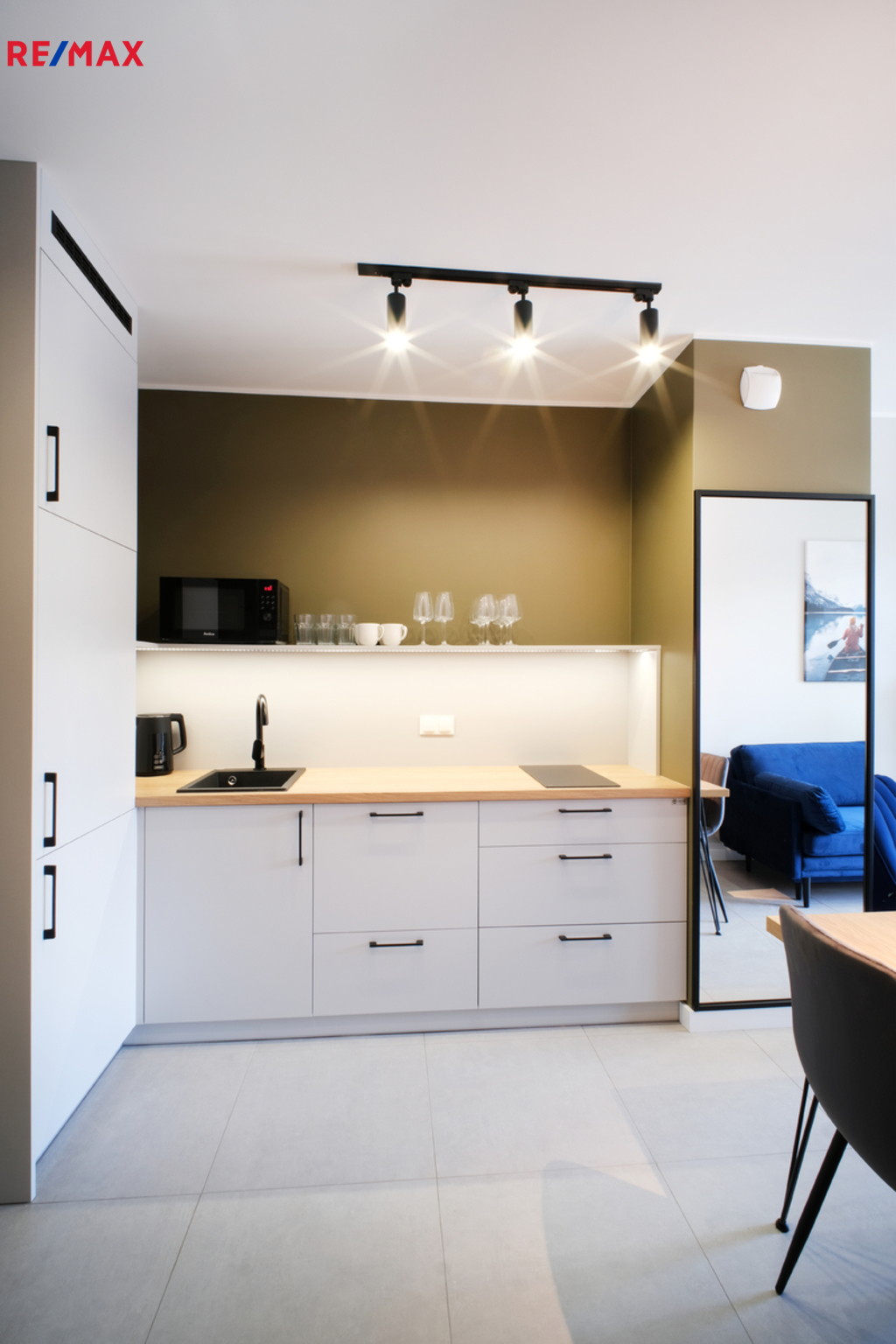 +420 776 335 999, ladislav.urbancik@re-max.cz
