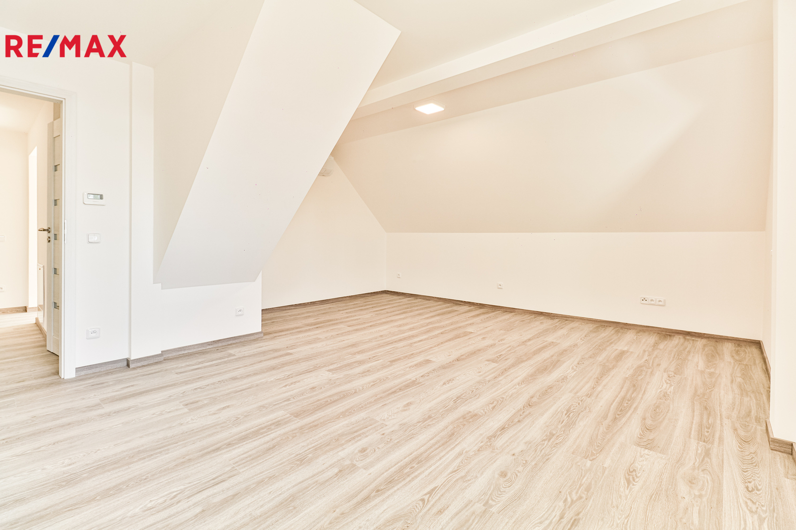 +420 739 604 767 I www.vaclavadamcik.cz I vaclav.adamcik@re-max.cz I pronájem bytu 3+kk Kaňovice