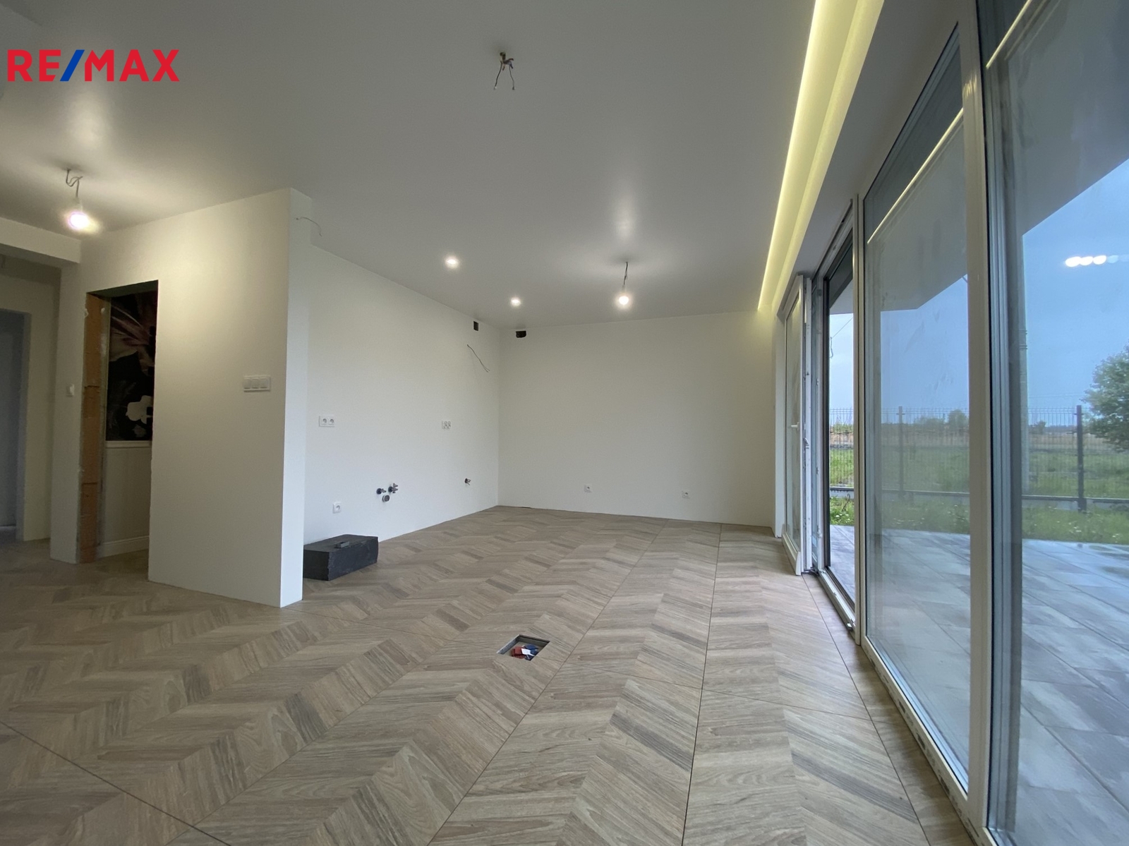 +420 776 335 999, ladislav.urbancik@re-max.cz