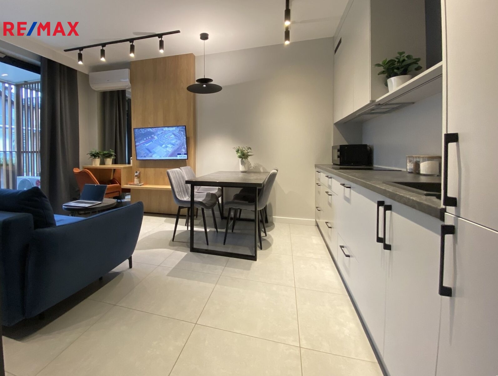 +420 776 335 999, ladislav.urbancik@re-max.cz