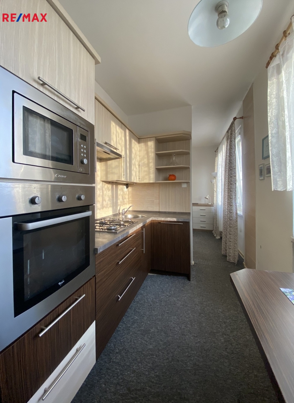+420 776 335 999, ladislav.urbancik@re-max.cz