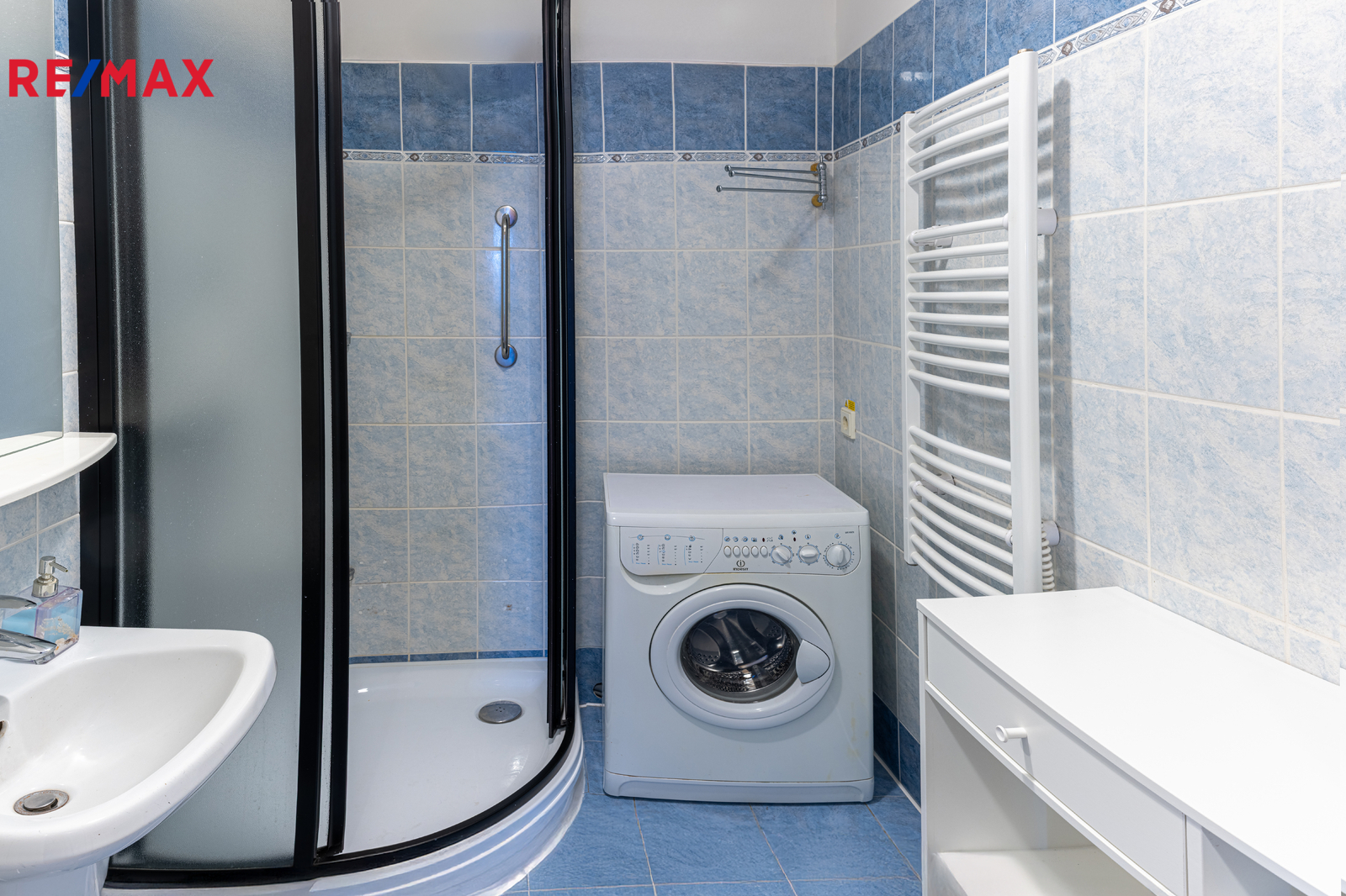 +420 721 415 122 I lucie.krechterová@re-max.cz