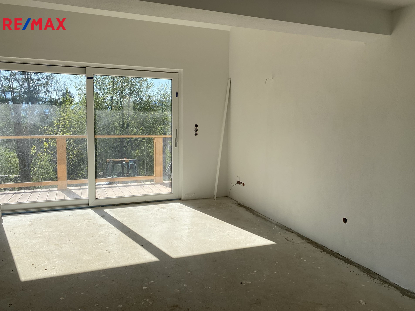 +420 776 335 999, ladislav.urbancik@re-max.cz