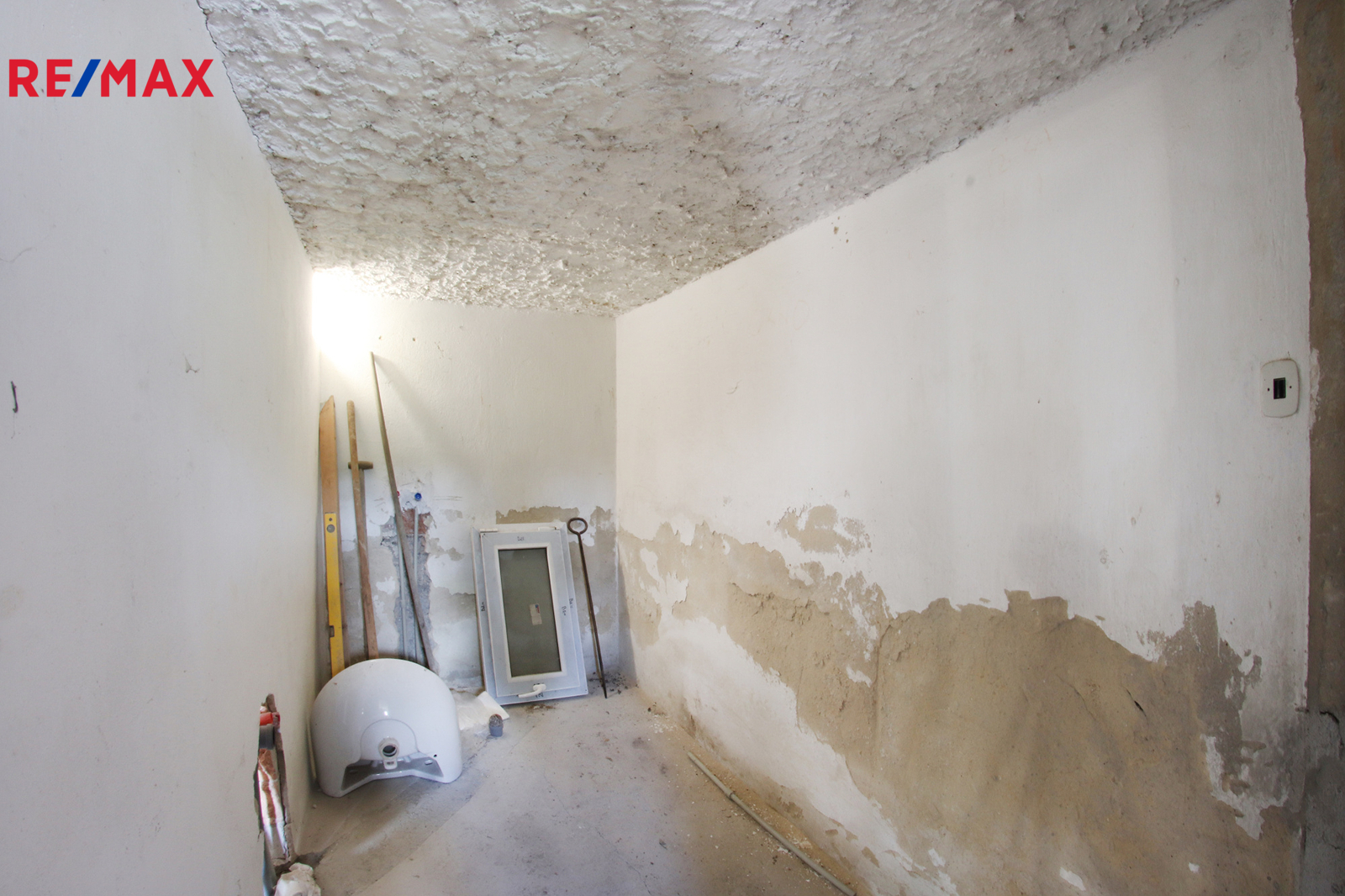 +420 776 335 999, ladislav.urbancik@re-max.cz