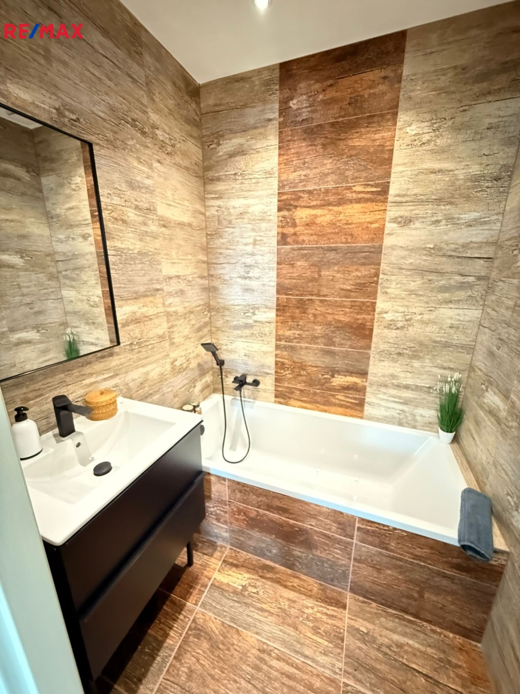 +420 604 191 744 I denisa.myslivcova@re-max.cz