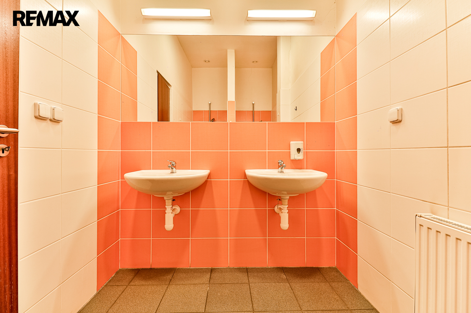 +420 739 604 767 I vaclav.adamcik@re-max.cz I pron