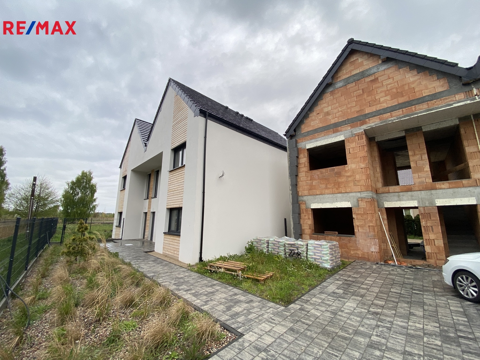 +420 776 335 999, ladislav.urbancik@re-max.cz