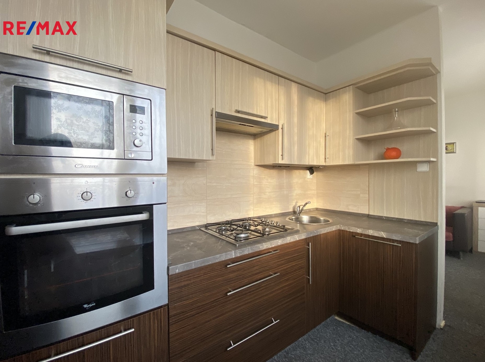 +420 776 335 999, ladislav.urbancik@re-max.cz