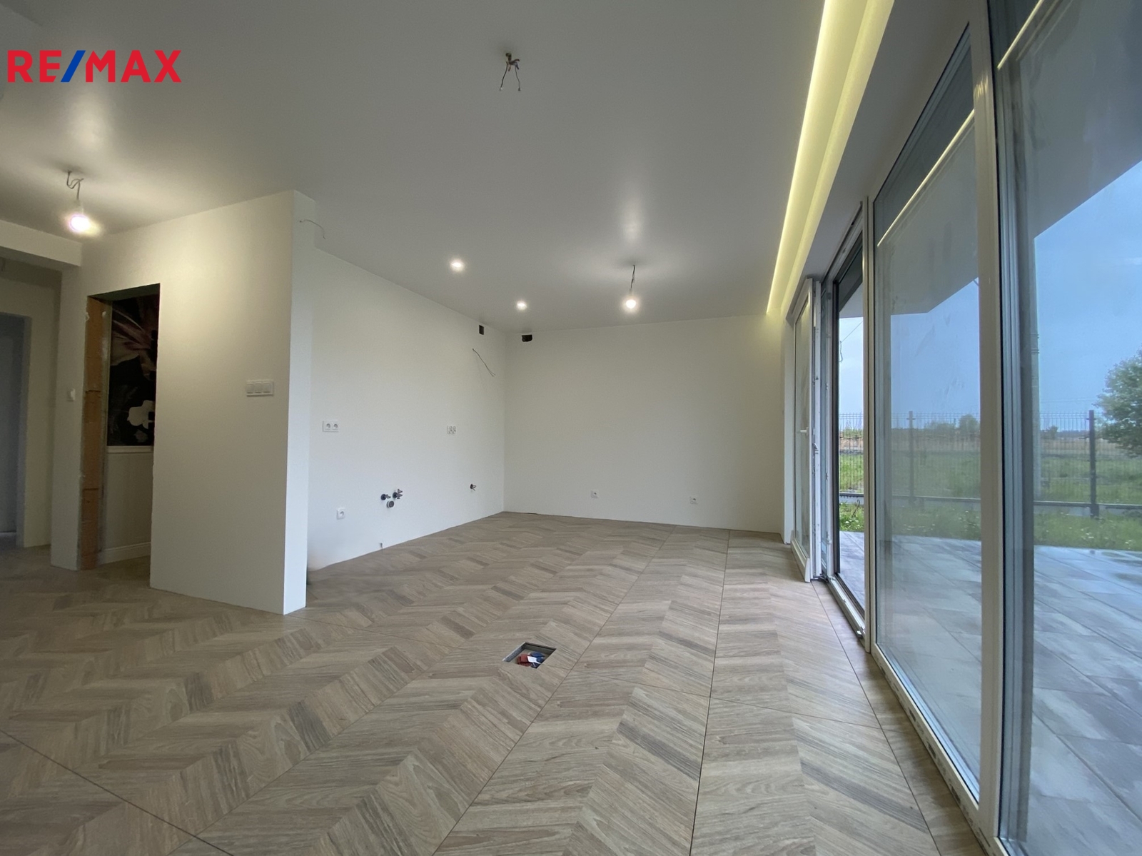 +420 776 335 999, ladislav.urbancik@re-max.cz