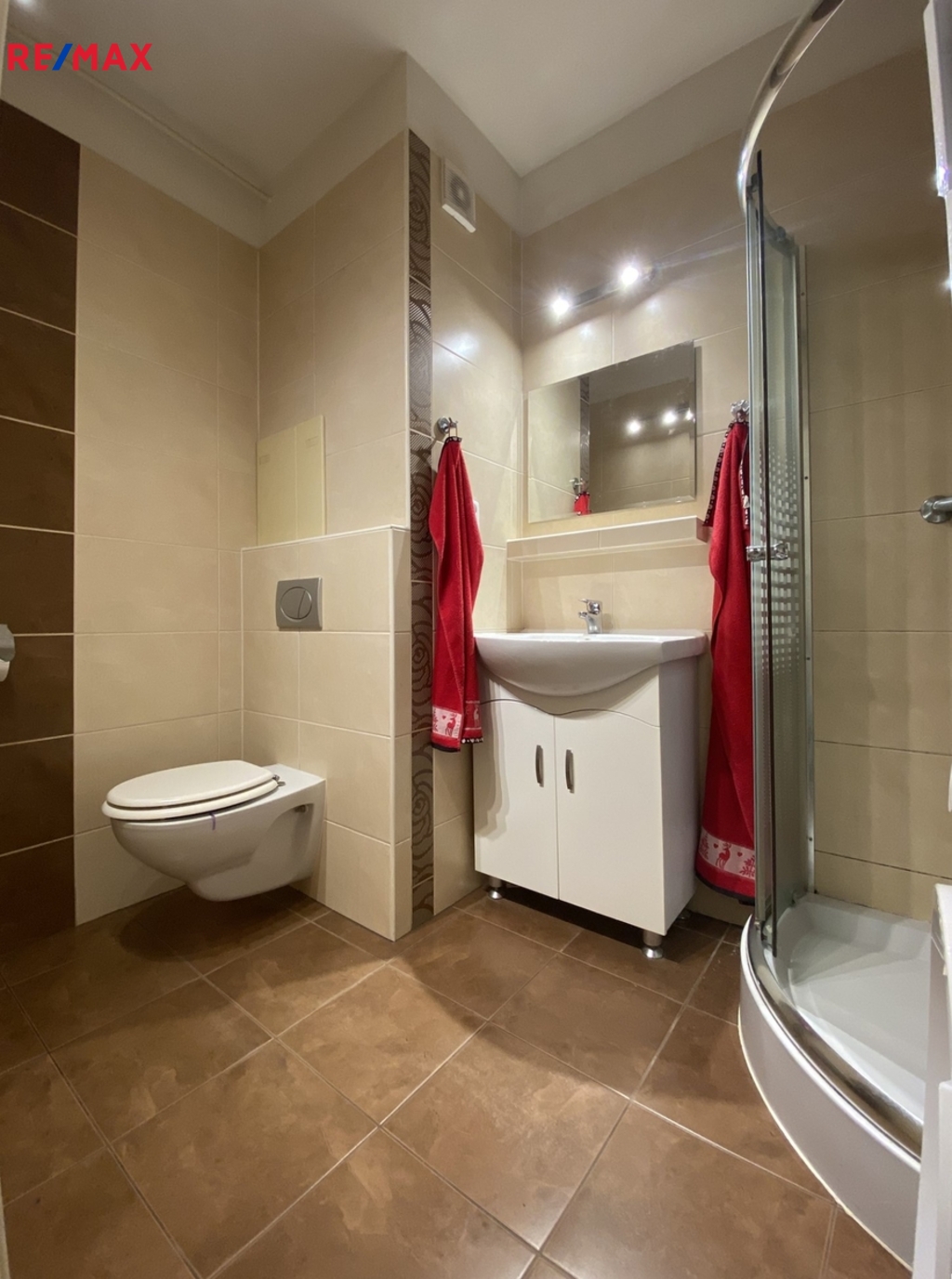 +420 776 335 999, ladislav.urbancik@re-max.cz