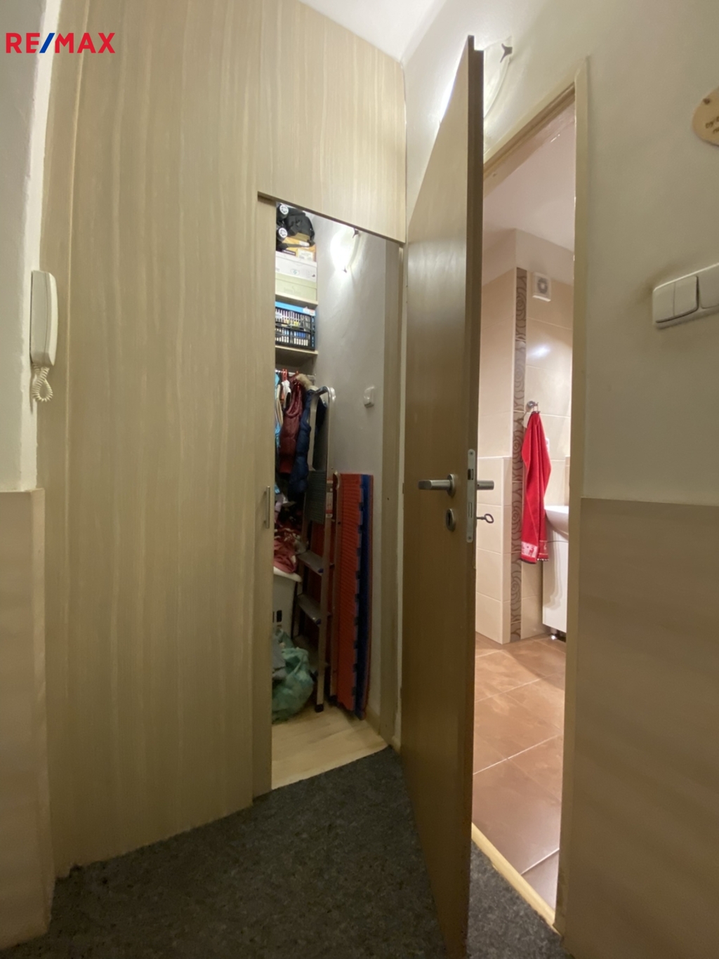 +420 776 335 999, ladislav.urbancik@re-max.cz