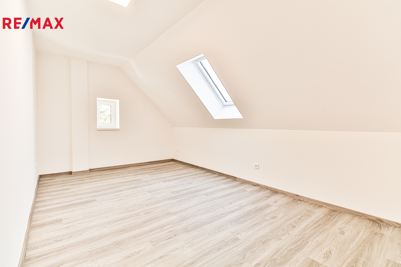 +420 739 604 767 I www.vaclavadamcik.cz I vaclav.adamcik@re-max.cz I pronájem bytu 3+kk Kaňovice