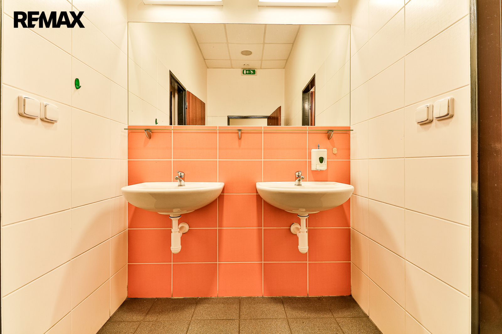 +420 739 604 767 I vaclav.adamcik@re-max.cz I pron