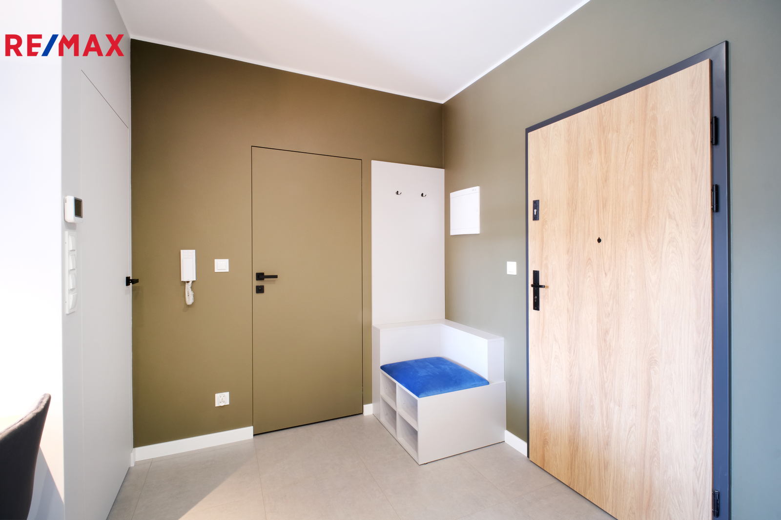 +420 776 335 999, ladislav.urbancik@re-max.cz