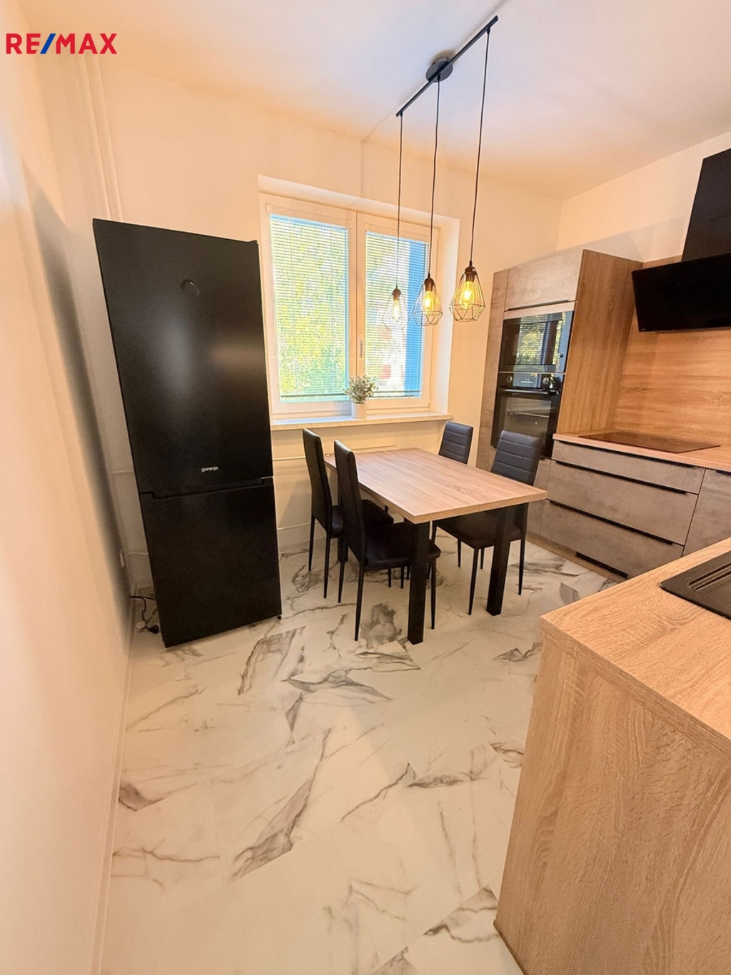 +420 604 191 744 I denisa.myslivcova@re-max.cz