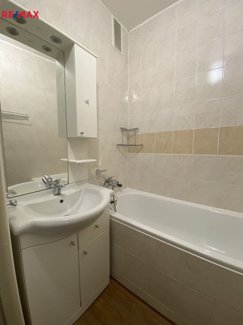+420 776 335 999, ladislav.urbancik@re-max.cz