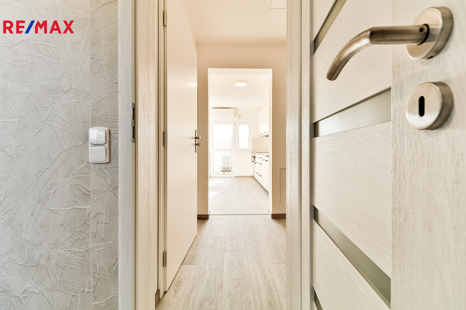 +420 739 604 767 I www.vaclavadamcik.cz I vaclav.adamcik@re-max.cz I pronájem bytu 3+kk Kaňovice