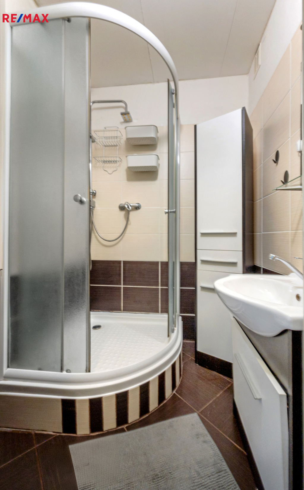 +420 721 415 122 lucie.krechterova@re-max.cz