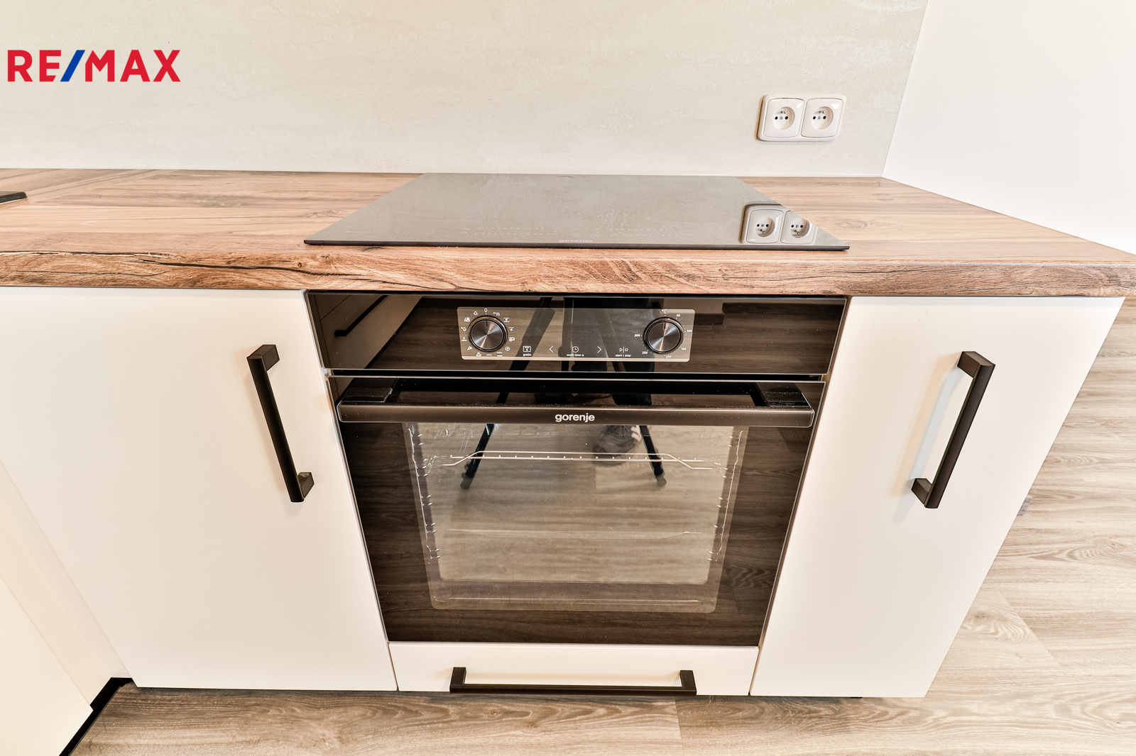 +420 739 604 767 I www.vaclavadamcik.cz I vaclav.adamcik@re-max.cz I pronájem bytu 2+kk Kaňovice