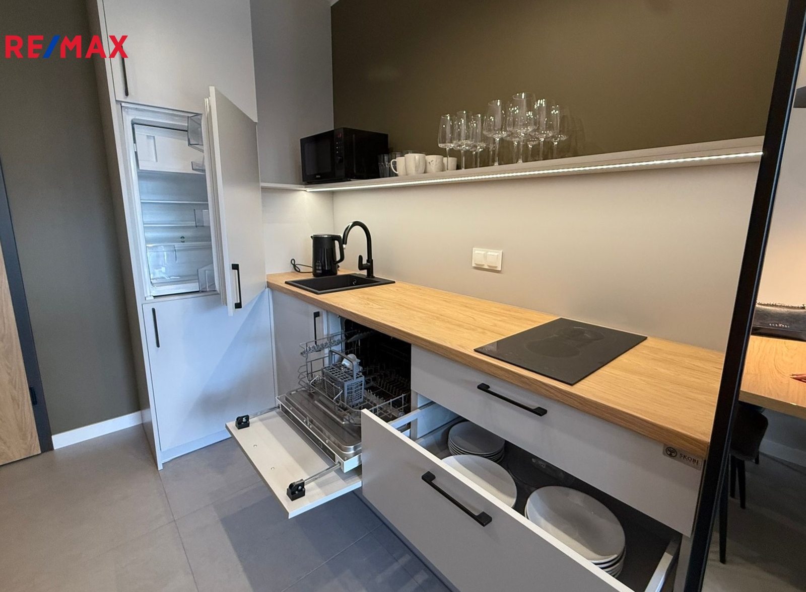 +420 776 335 999, ladislav.urbancik@re-max.cz