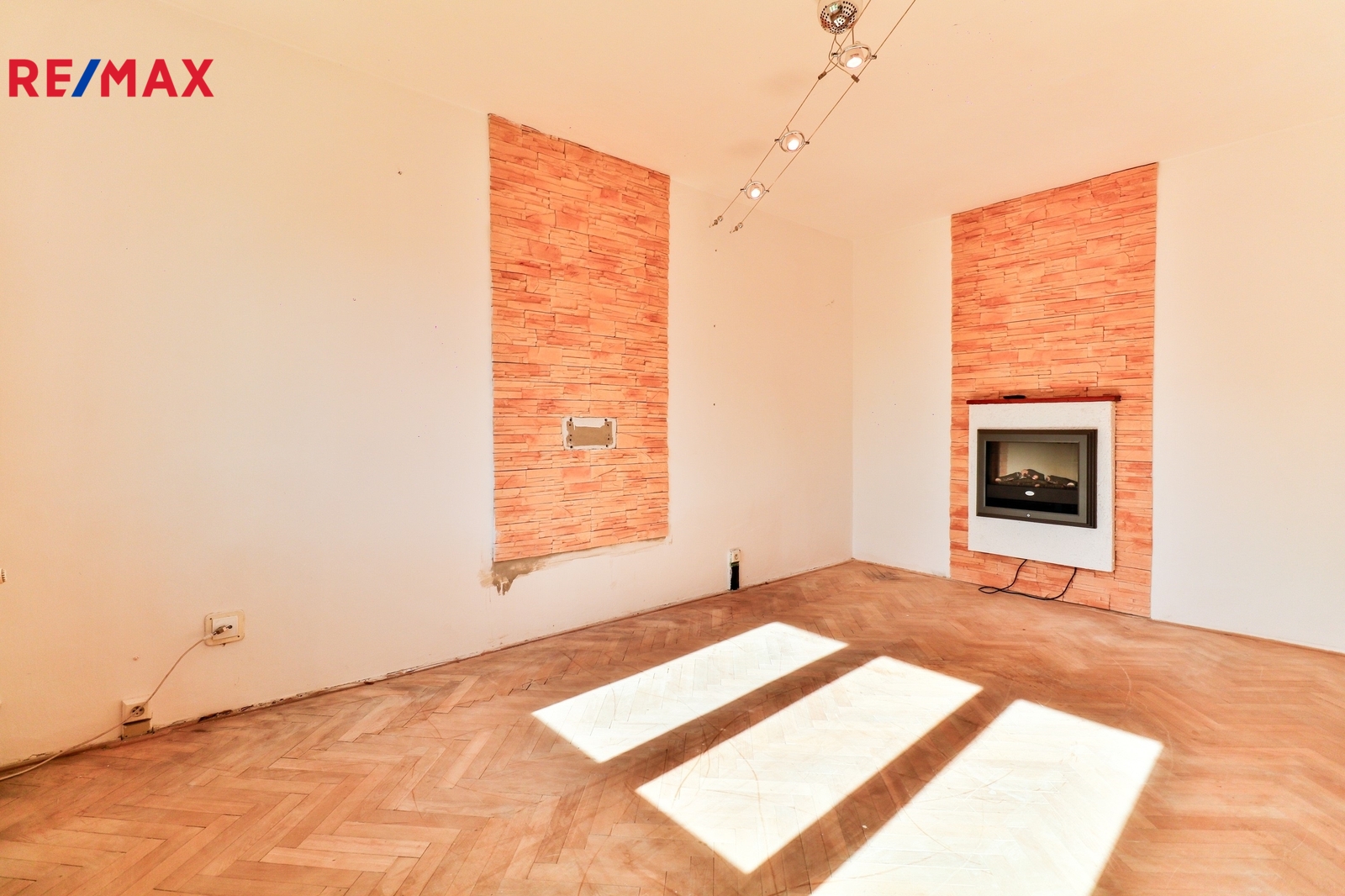  739 604 767 I www.vaclavadamcik.cz I vaclav.adamc