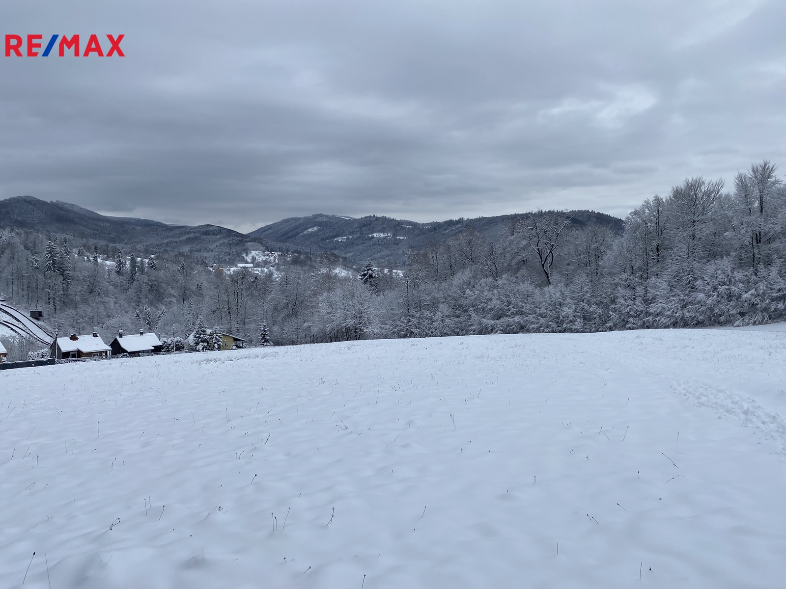 +420 776 335 999, ladislav.urbancik@re-max.cz