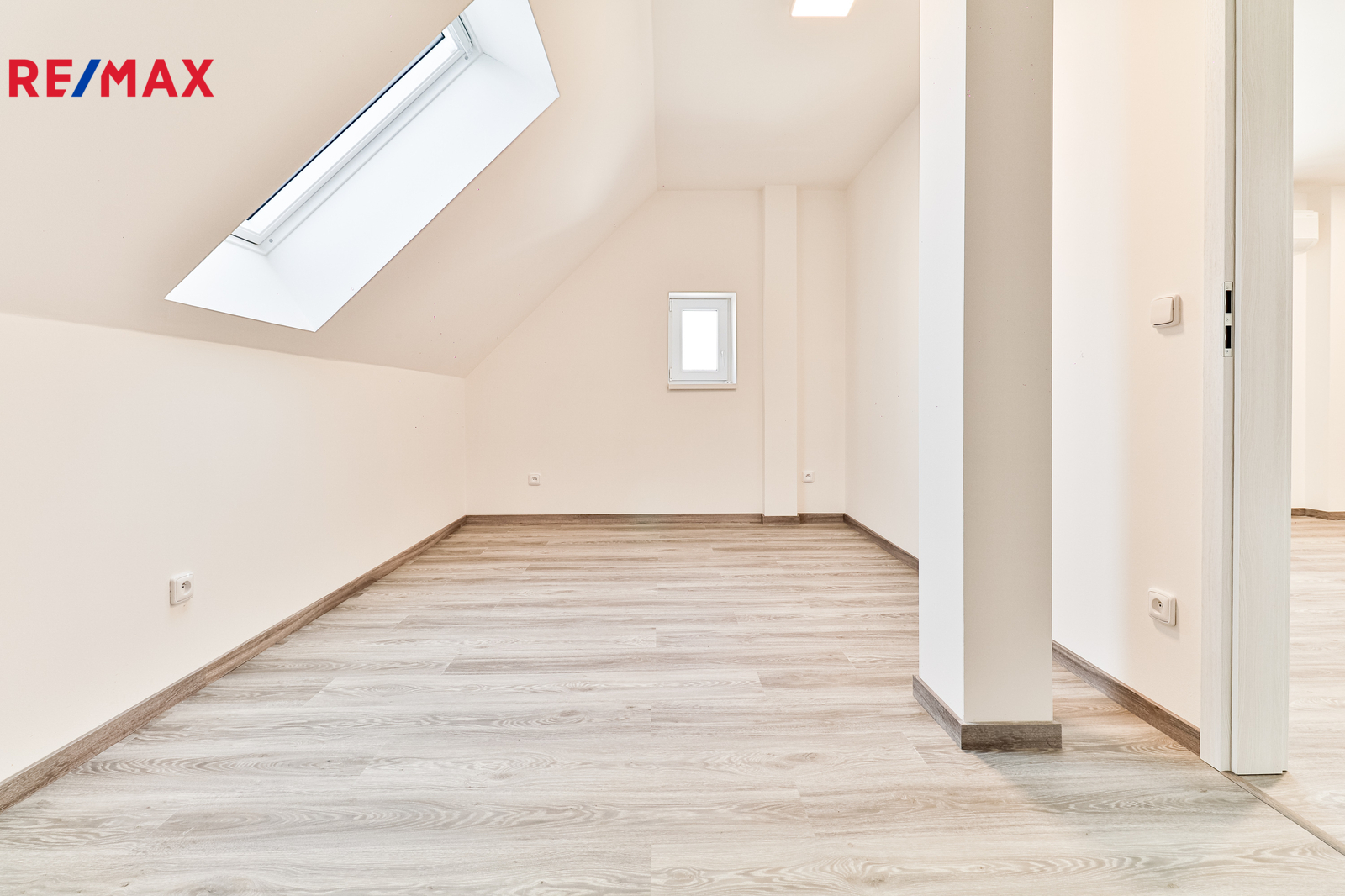 +420 739 604 767 I www.vaclavadamcik.cz I vaclav.adamcik@re-max.cz I pronájem bytu 2+kk Kaňovice