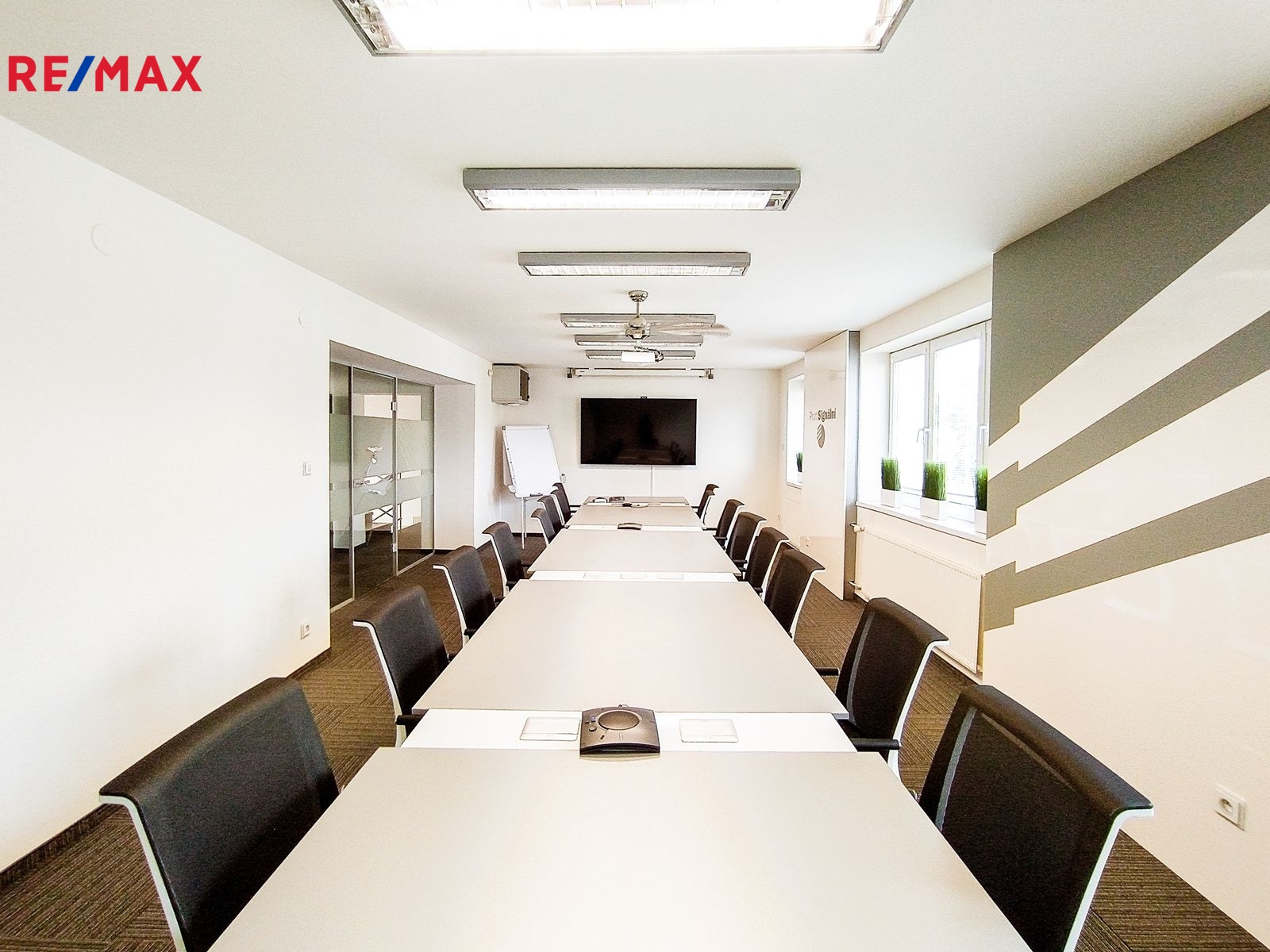 +420 739 604 767 I www.vaclavadamcik.cz I vaclav.a