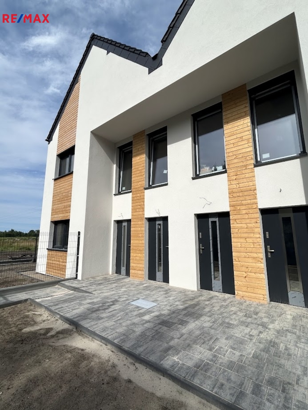 +420 776 335 999, ladislav.urbancik@re-max.cz