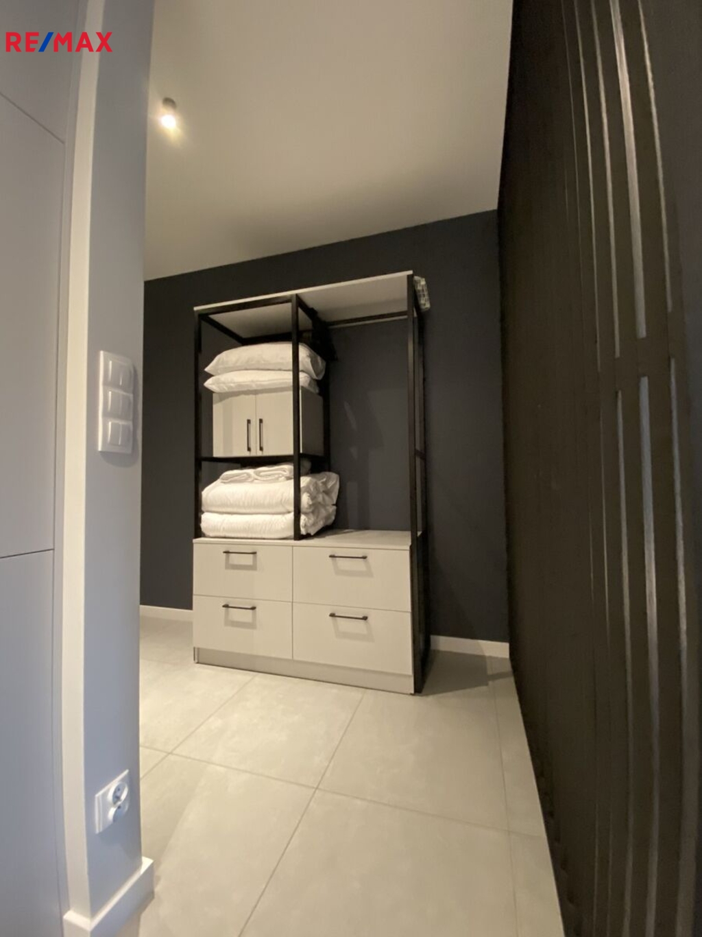 +420 776 335 999, ladislav.urbancik@re-max.cz