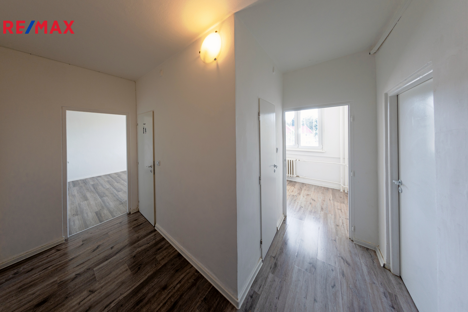 +420 721 415 122 I lucie.krechterova@remax-czech.c