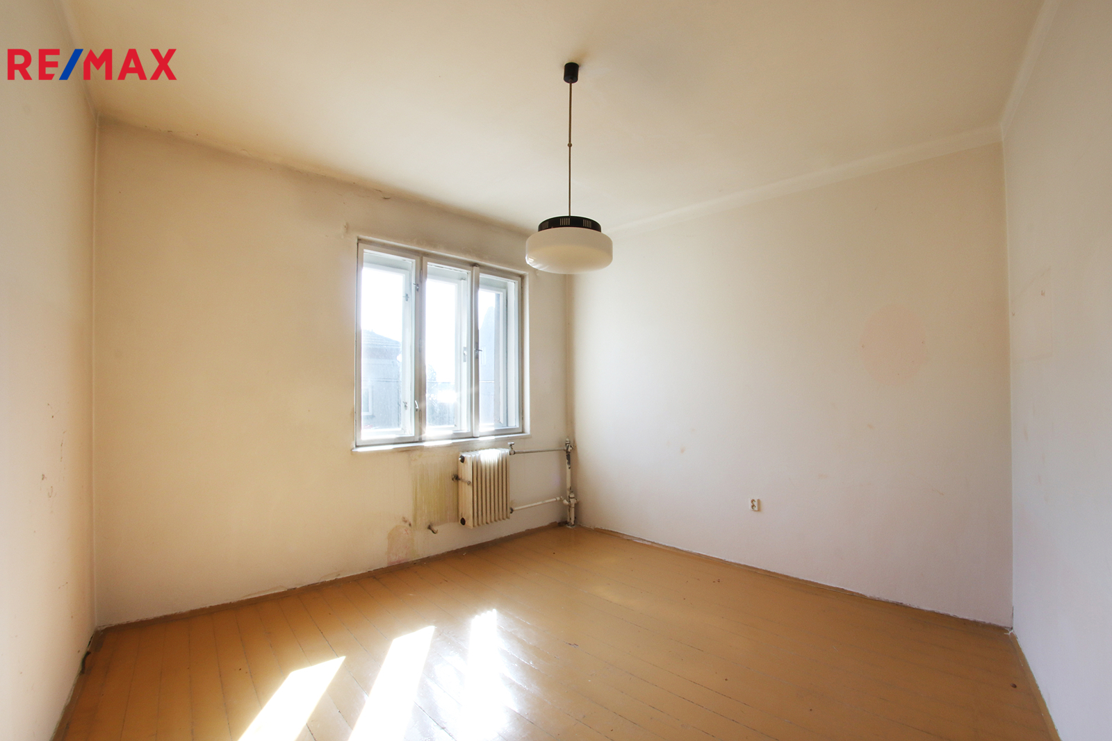 +420 604 191 744 I denisa.myslivcova@re-max.cz