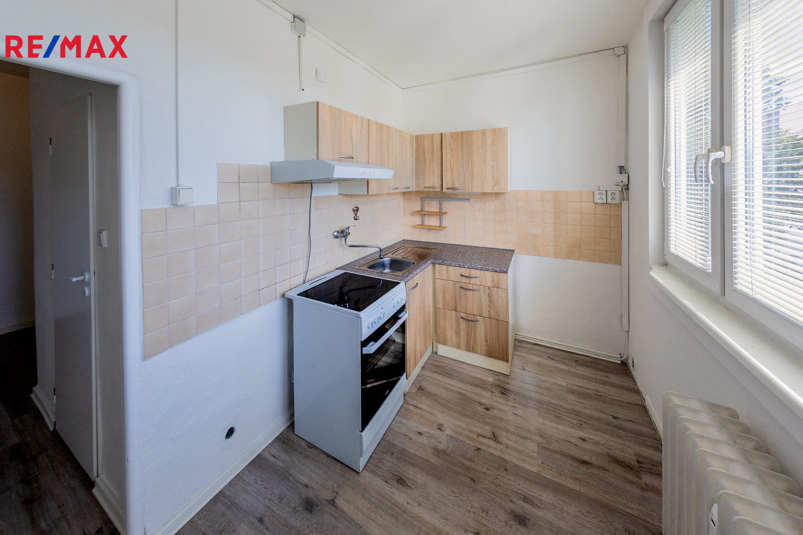 +420 721 415 122 I lucie.krechterova@remax-czech.c