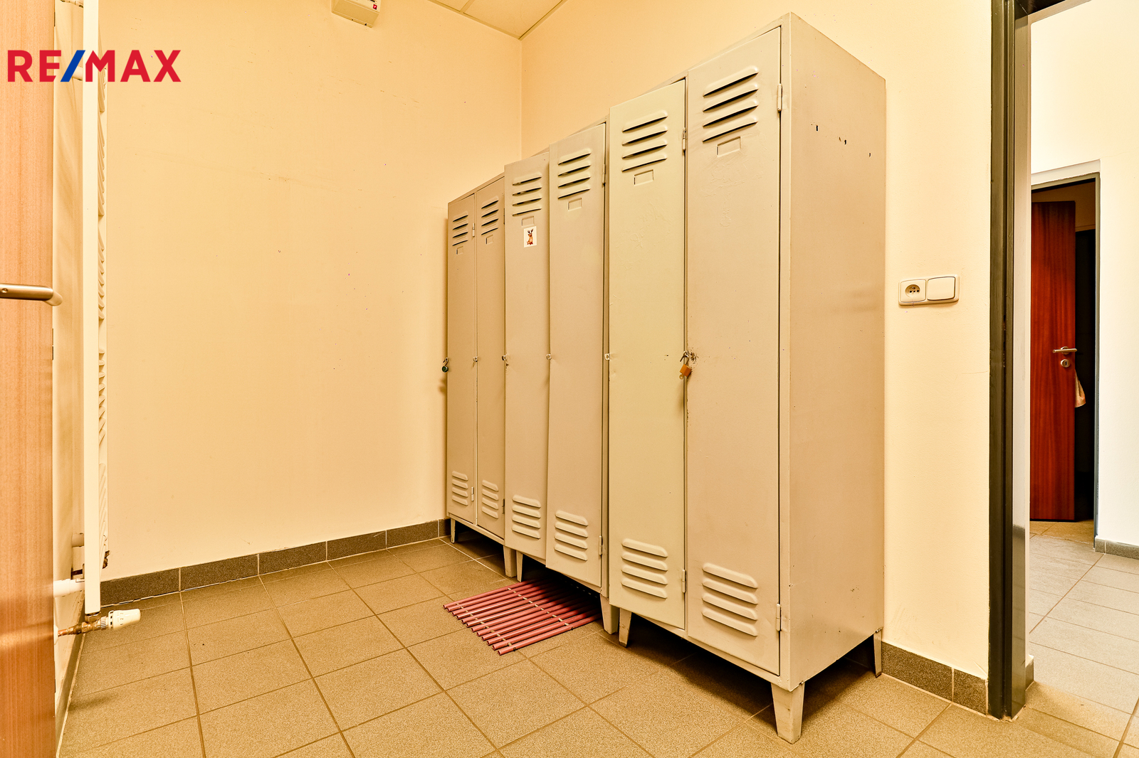 +420 739 604 767 I vaclav.adamcik@re-max.cz I pron