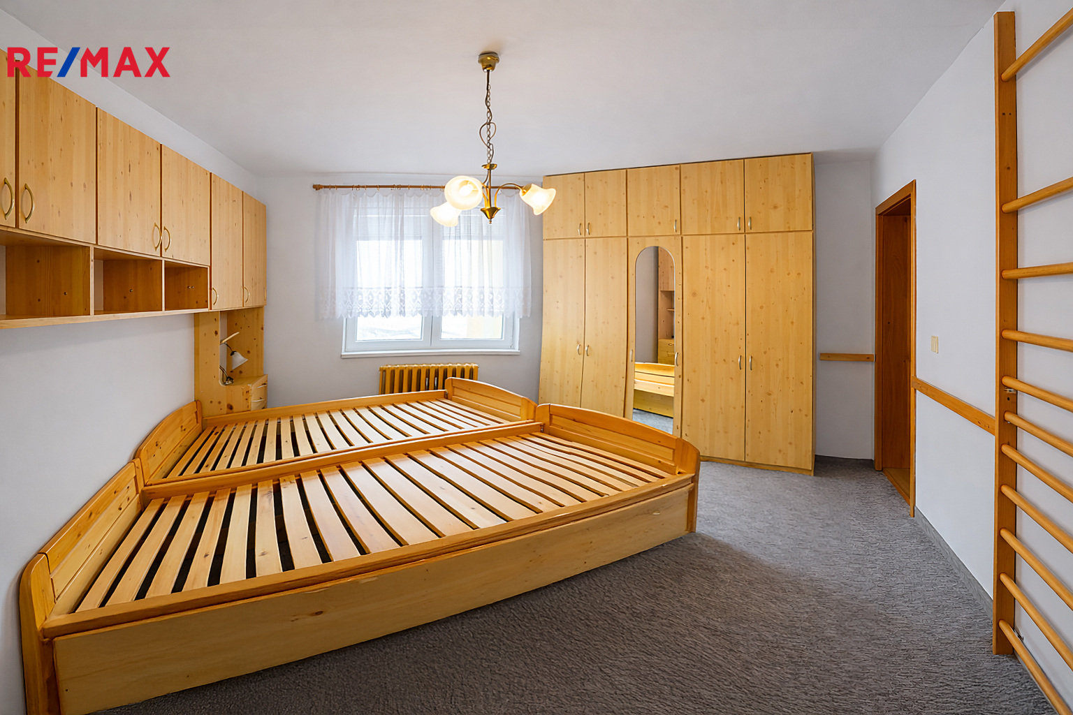 +420 721 415 122 I lucie.krechterová@re-max.cz