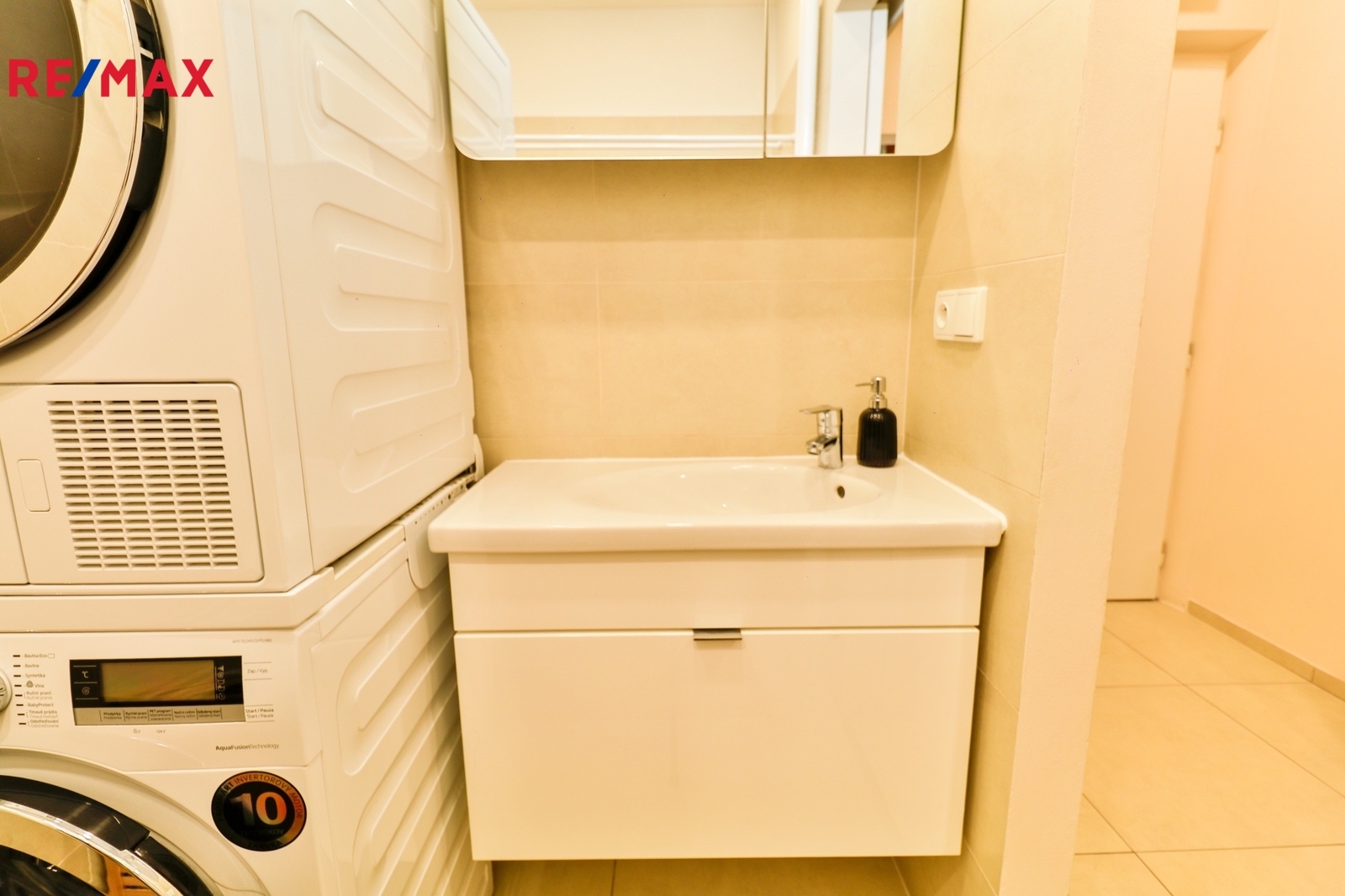 +420 739 604 767 I www.vaclavadamcik.cz I vaclav.a
