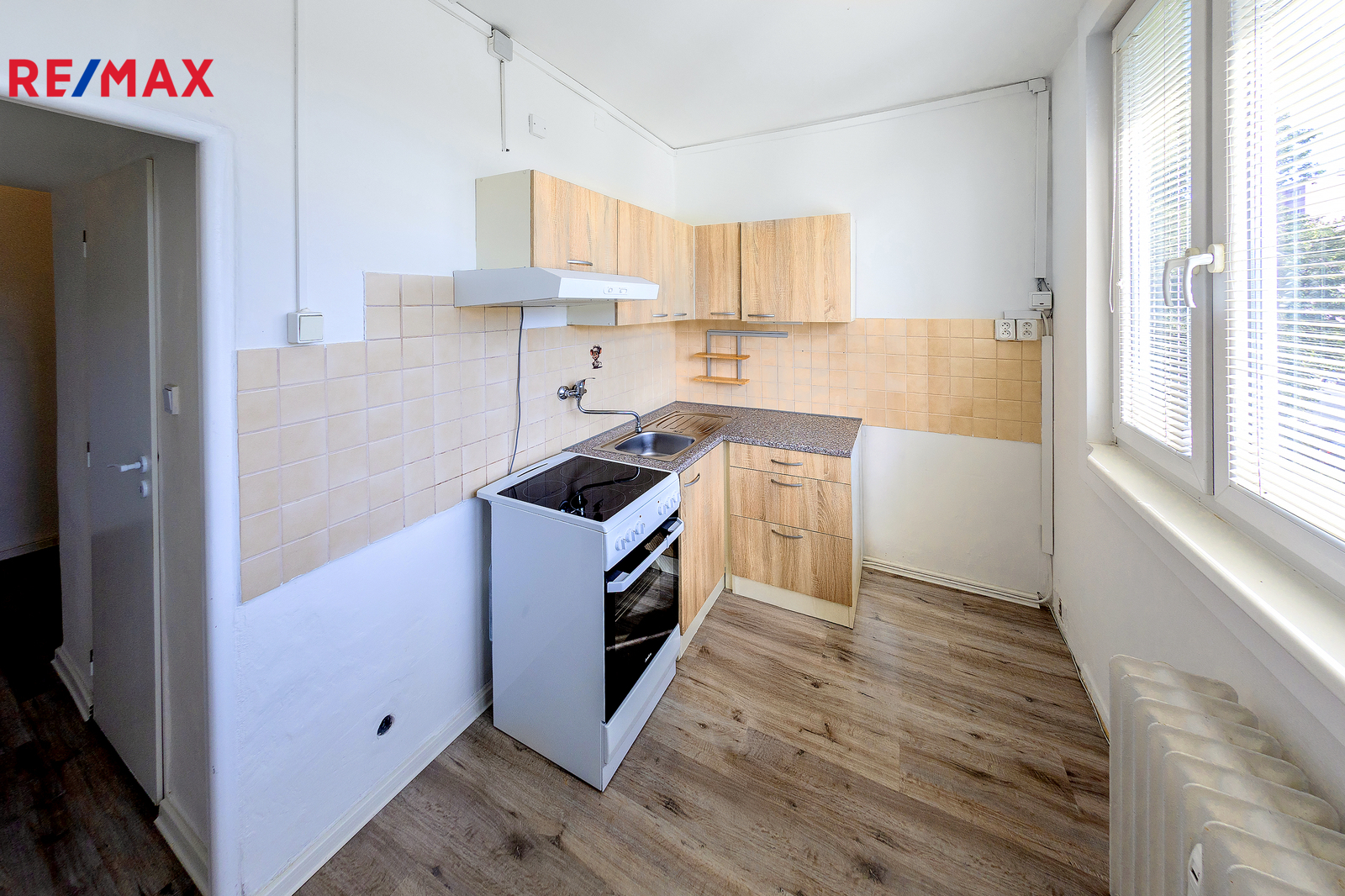 +420 721 415 122 I lucie.krechterova@remax.cz