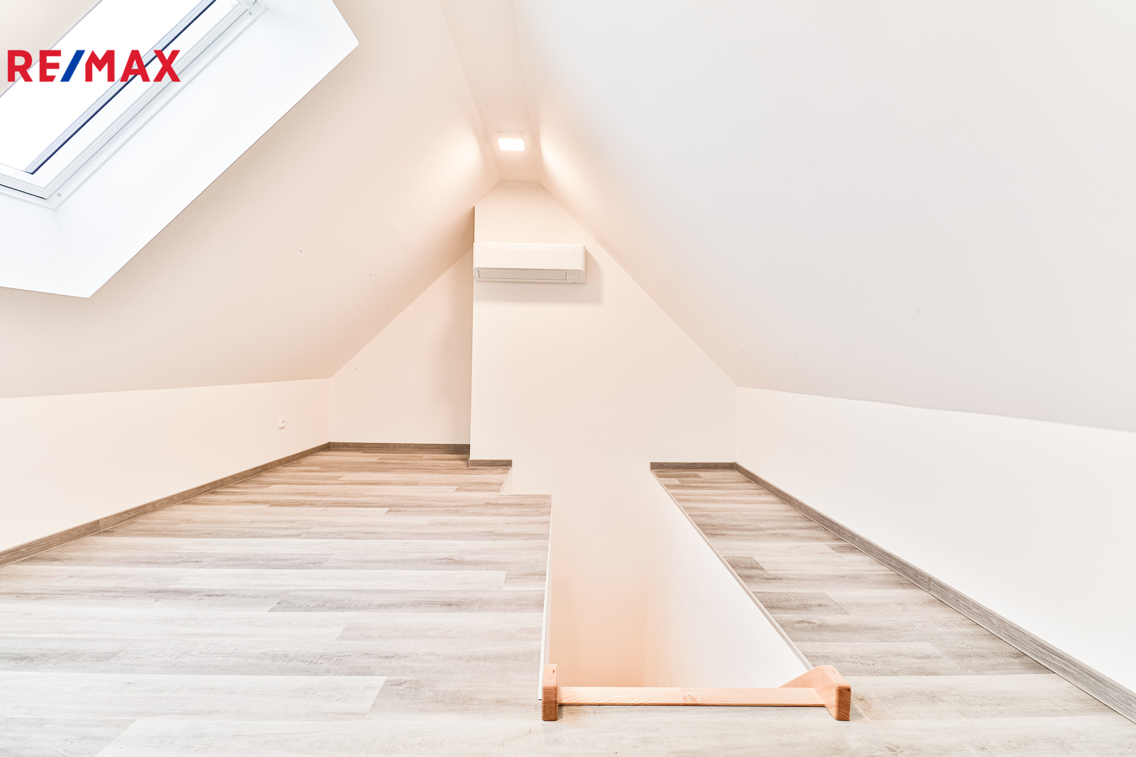 +420 739 604 767 I www.vaclavadamcik.cz I vaclav.adamcik@re-max.cz I pronájem bytu 3+kk Kaňovice